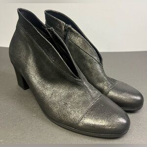 Gabor - Womens Boots- Black, Size:6-1/2. Scuff on front of left toe,‎ Pre- Owned